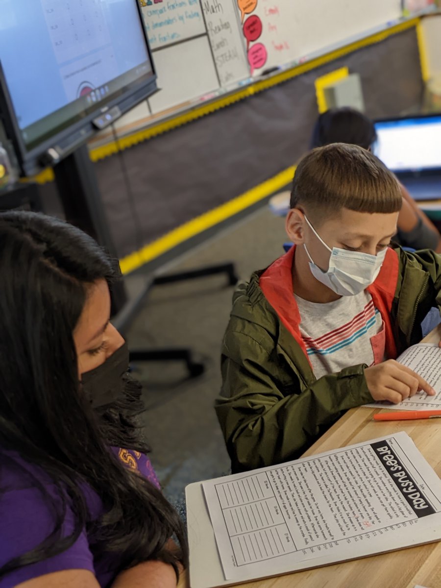 CastleSTEAM's tweet photo. Working with students on targeted skills and patterns are Miss Diaz's jam. Here we see hot/cold reads with a focused phonics pattern, DIGs helps ALL students gain reading proficiency. #fluency #targetedinstruction #digs #literacyforall #differentiation #read #smallgroupreading https://t.co/6mrTYbEG4N