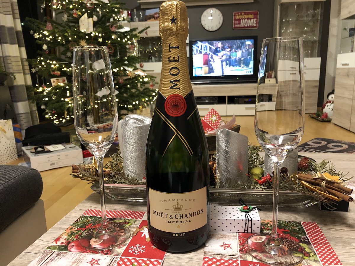 TimeTraveler911's tweet photo. Some champagne for this week’s #Top4Theme #Top4Beverages with our chat hosts + friends @Giselleinmotion @Touchse @CharlesMcCool & @perthtravelers
I've been waiting much too long for this moment to come along: Let's get together, the two of us over a glass of #champagne https://t.co/AhQKr5WWr0