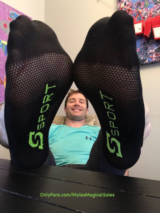 What a long run that was! Who&rsquo;s going to worship my sweaty, nylon sports socks? https://t.co/0XJNnP7