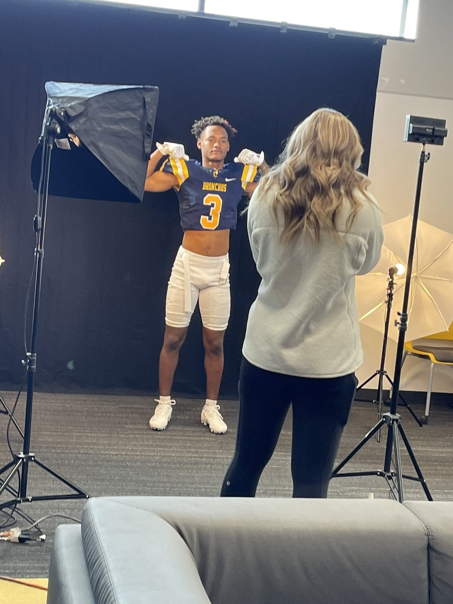 Excited to announce I’m going to further my academic and football career at The University Of Central Oklahoma!! <a href="/Coach_Curlee/">James Curlee</a> <a href="/CoachMcGuire_/">Adam McGuire</a> <a href="/CoachTwe/">Logan Twehous</a> <a href="/AdamDorrel/">Adam Dorrel</a> <a href="/JoshLamberson/">Coach Lambo</a> <a href="/_CoachDonald/">Dimitri Donald™</a> <a href="/CoachBeyRasool/">Coach Rasool</a>