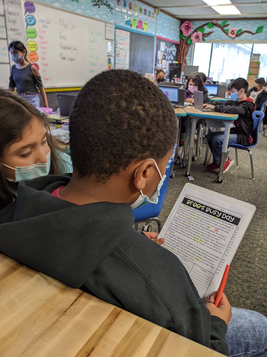 CastleSTEAM's tweet photo. Working with students on targeted skills and patterns are Miss Diaz's jam. Here we see hot/cold reads with a focused phonics pattern, DIGs helps ALL students gain reading proficiency. #fluency #targetedinstruction #digs #literacyforall #differentiation #read #smallgroupreading https://t.co/6mrTYbEG4N