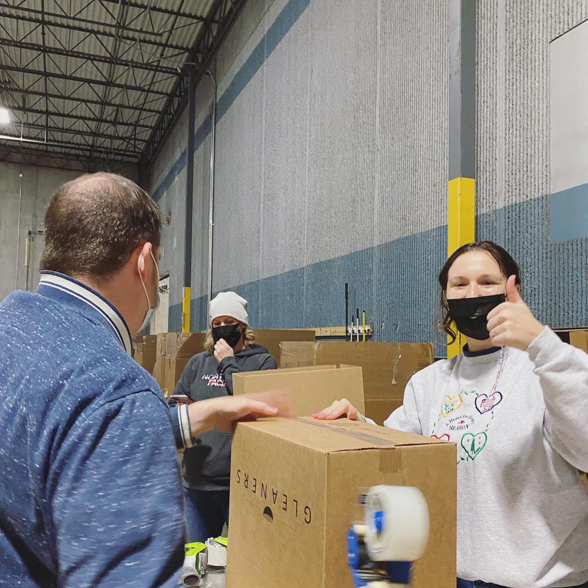 valveandmeter's tweet photo. Part of our team was able to give back to the community this morning by volunteering at @gleanersfbindy ! 

If you have been thinking of giving back recently, Gleaners is in need of more volunteers! #loveservelead https://t.co/vRqjRXUmPj
