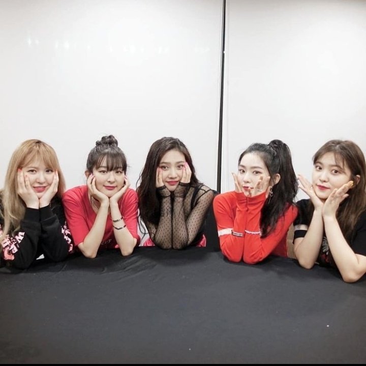 RVolution_twt's tweet photo. ˜*°안녕하세요 𝗥𝗲𝗱𝗩𝗼𝗹𝘂𝘁𝗶𝗼𝗻 events •°*🌸  

RedVo in the house! ¿Perdernos el cb de los chicos más lindos? Absolutely not! Estamos muy emocionadas por verlos en el escenario y super felices por participar en este día especial. 
#𝕮YBER𝐊IDZ2𝐂𝐁 #𝚆𝚎飛ぶ𝐇igh https://t.co/EuYpBp0mGP
