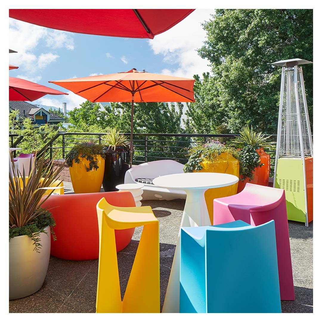 Step 1. Take a seat
Step 2. Order a drink
Step 3. Enjoy! 

☀️Life is more fun with a splash of Tonik.

l8r.it/pDlZ