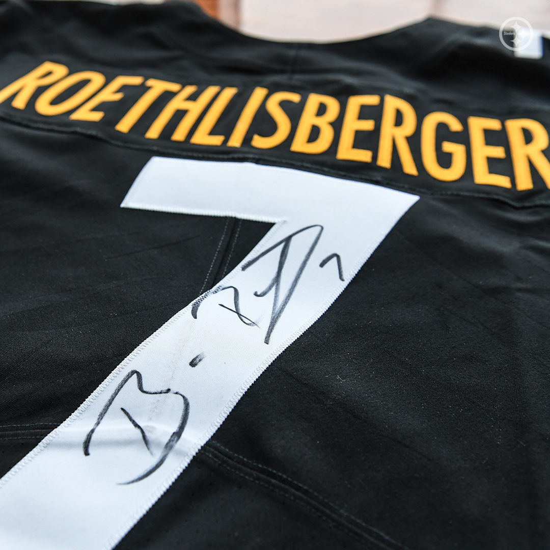 SteelersNationUnite (@steelersunite) on Twitter photo Follow + RT for a chance to win this jersey signed by <a href="/_BigBen7/">BigBen7.com</a>!
#ThankYou7 | #FanFriday Follow + RT for a chance to win this jersey signed by <a href="/_BigBen7/">BigBen7.com</a>!
#ThankYou7 | #FanFriday