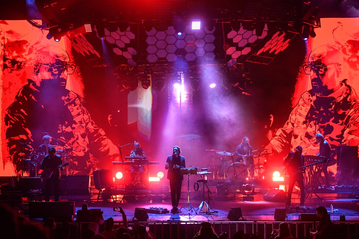 seitrack's tweet photo. Querétaro vibró con la música de @zoetheband anoche. ¡Nos vemos hoy en Puebla! ¿Están listos? https://t.co/kd0Hyg6zdI