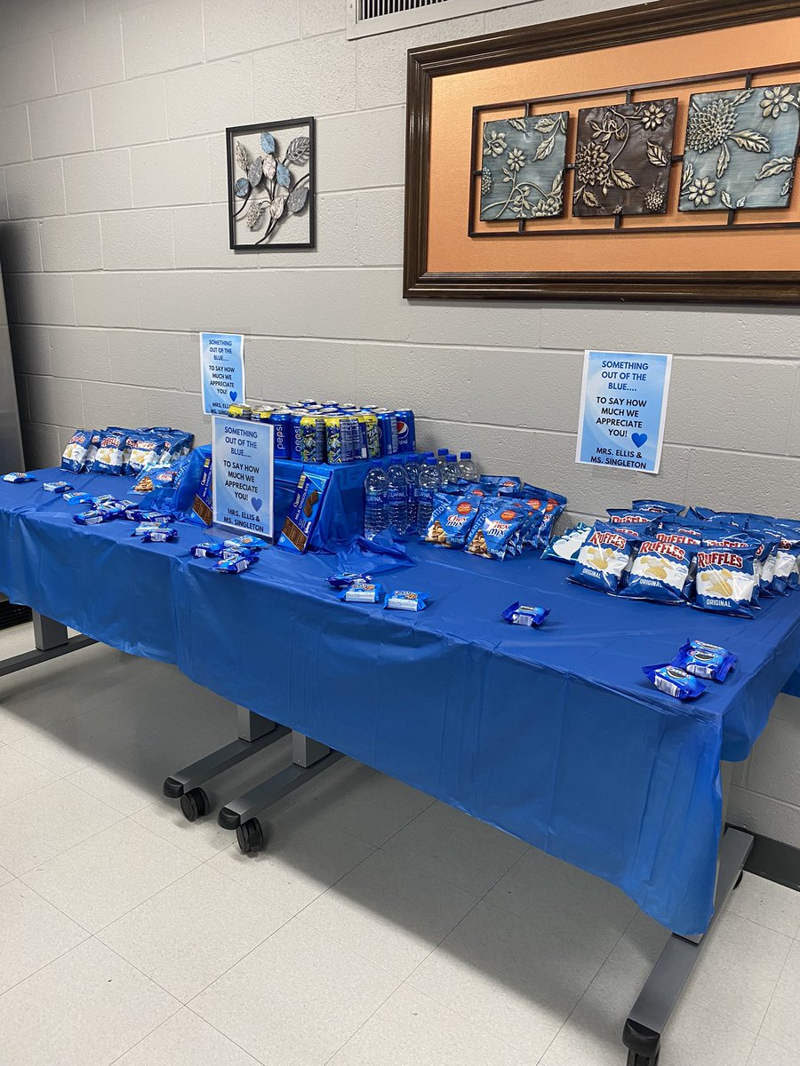 Love the <a href="/MNEStheBest/">Minnieville Elementary</a> admin team!Thank you <a href="/mrsdellis/">Deborah Ellis</a> and <a href="/singleton_tyese/">Ms. Tyese Singleton</a> !