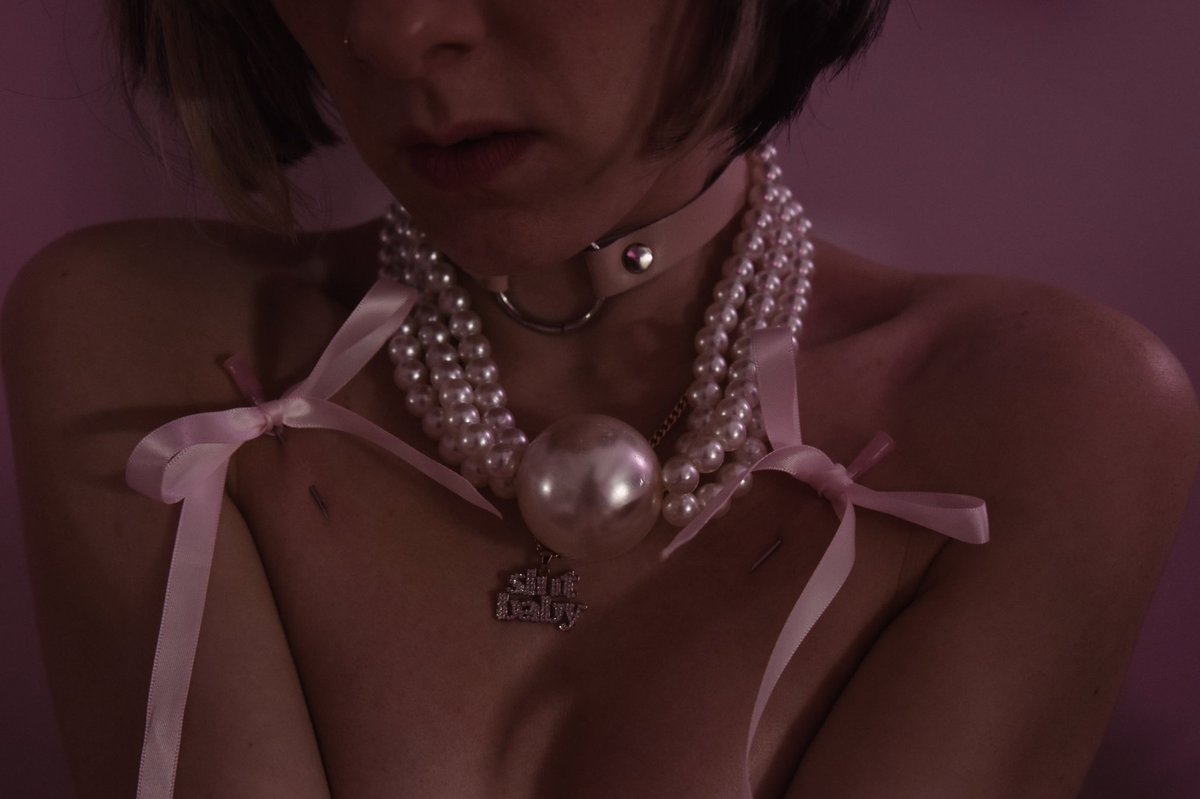 just a doll and her needles 🎀#needleplay #sharps #playpiercing