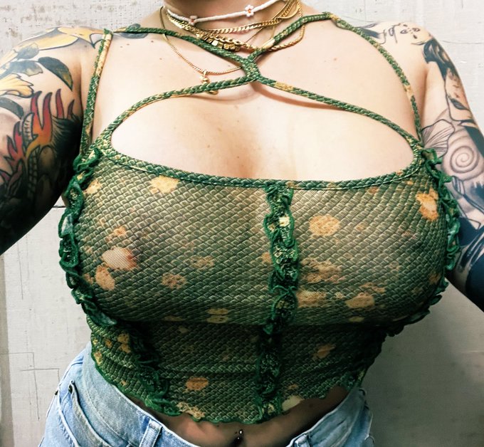 I spy with my lil eye&hellip; nipplez. https://t.co/hYFEtPwiSA