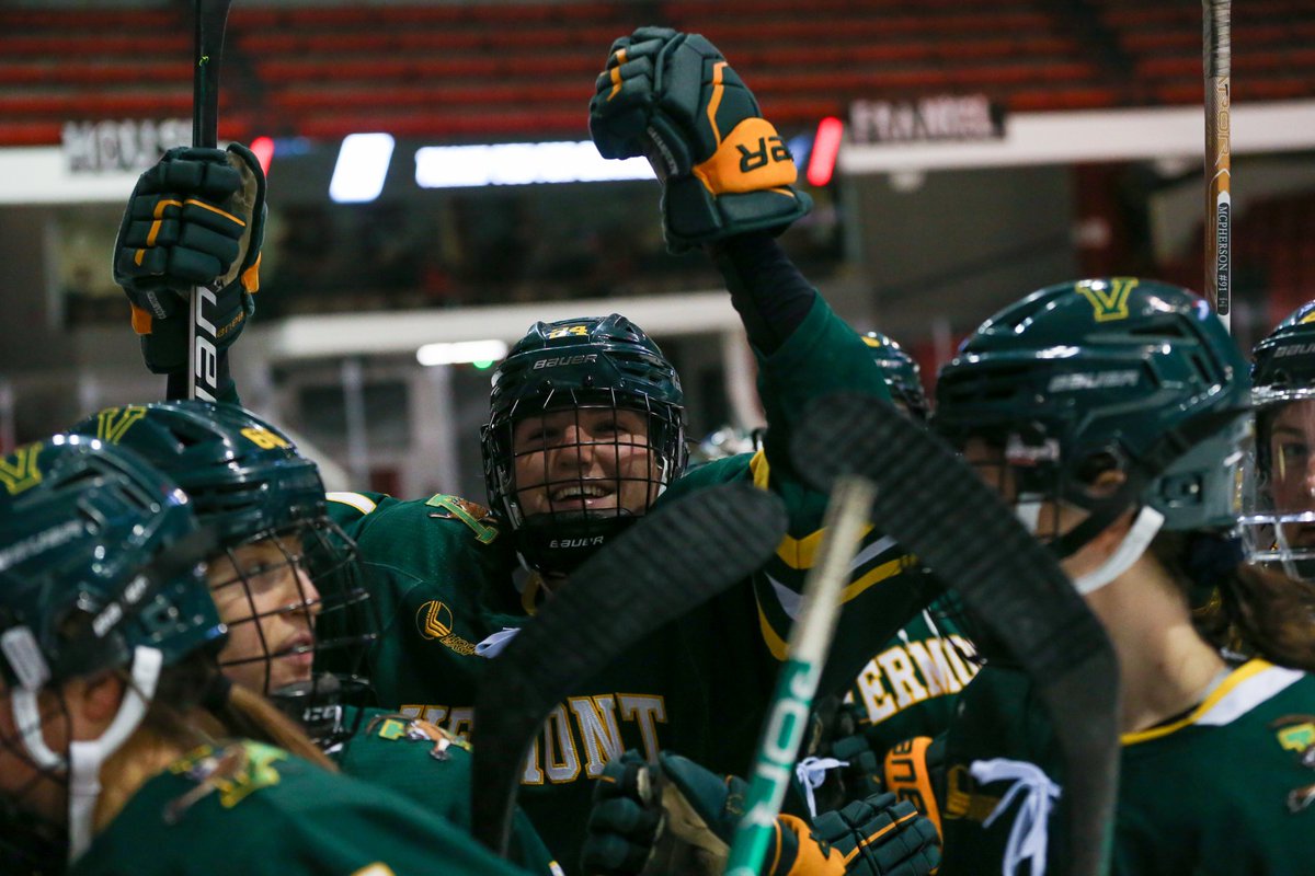 UVMwhockey's tweet photo. You guys wanted celly photos right!?
#WinTheDay https://t.co/Jm0QCur3hV