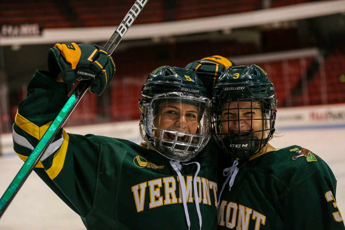 UVMwhockey's tweet photo. You guys wanted celly photos right!?
#WinTheDay https://t.co/Jm0QCur3hV
