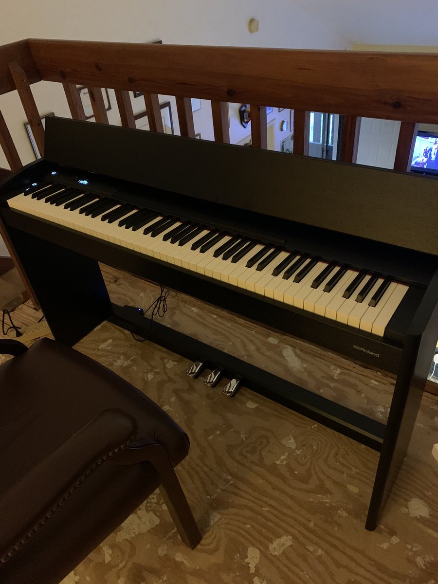 🎹🎹 #tickletheivory #at65learningtoplayit 🎹🎹 <a href="/RolandGlobal/">Roland</a> watch out #pianoman