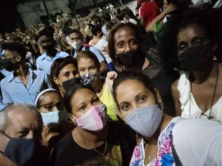 ZuliaMonier's tweet photo. @LobainaZulima El equipo de Metodólogos de Primaria del Municipio Santiago de Cuba participa en la marcha de las Antorchas. 
@LobainaZulima 
@RaulSamon 
@elsa_ena 
#NuestraHistoria https://t.co/WPtSu1sQaq
