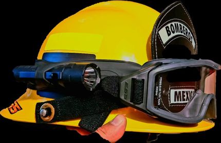 ¡Feliz viernes de presentación! Esta semana les presentamos el casco de Reyes Cisneros de bomberos Mexicali.

¿Quieres que publiquemos tu foto la próxima semana? ¡Mándanos un mensaje!
⠀⠀⠀⠀
#cascosdephenix #esteesmicasco #bomberos