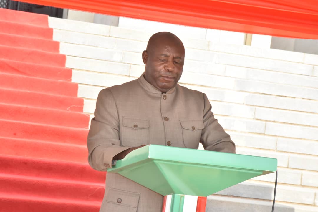 RTNBurundi's tweet photo. Le Président de la République @GeneralNeva salue la récente décision prise par le Président des États-Unis @POTUS de lever l'état d'urgence concernant la situation au #Burundi et la fin des sanctions ciblées contre certaines hautes personnalités du #Burundi. https://t.co/AIpRtMdNCh