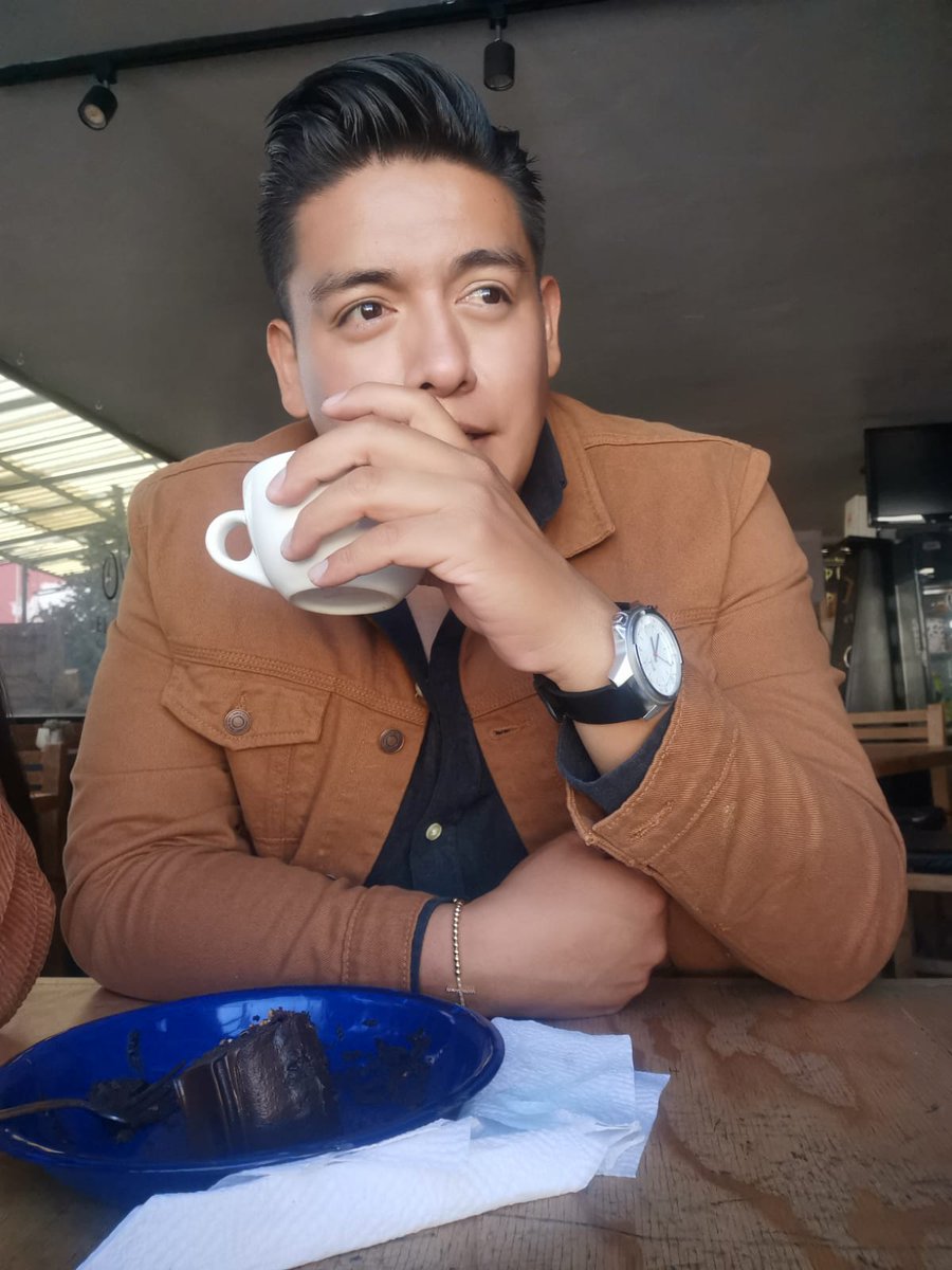 tonymopa07's tweet photo. Juro por mí, que solo fui por un café pero te vi 🌙 https://t.co/FdZffBvk9J