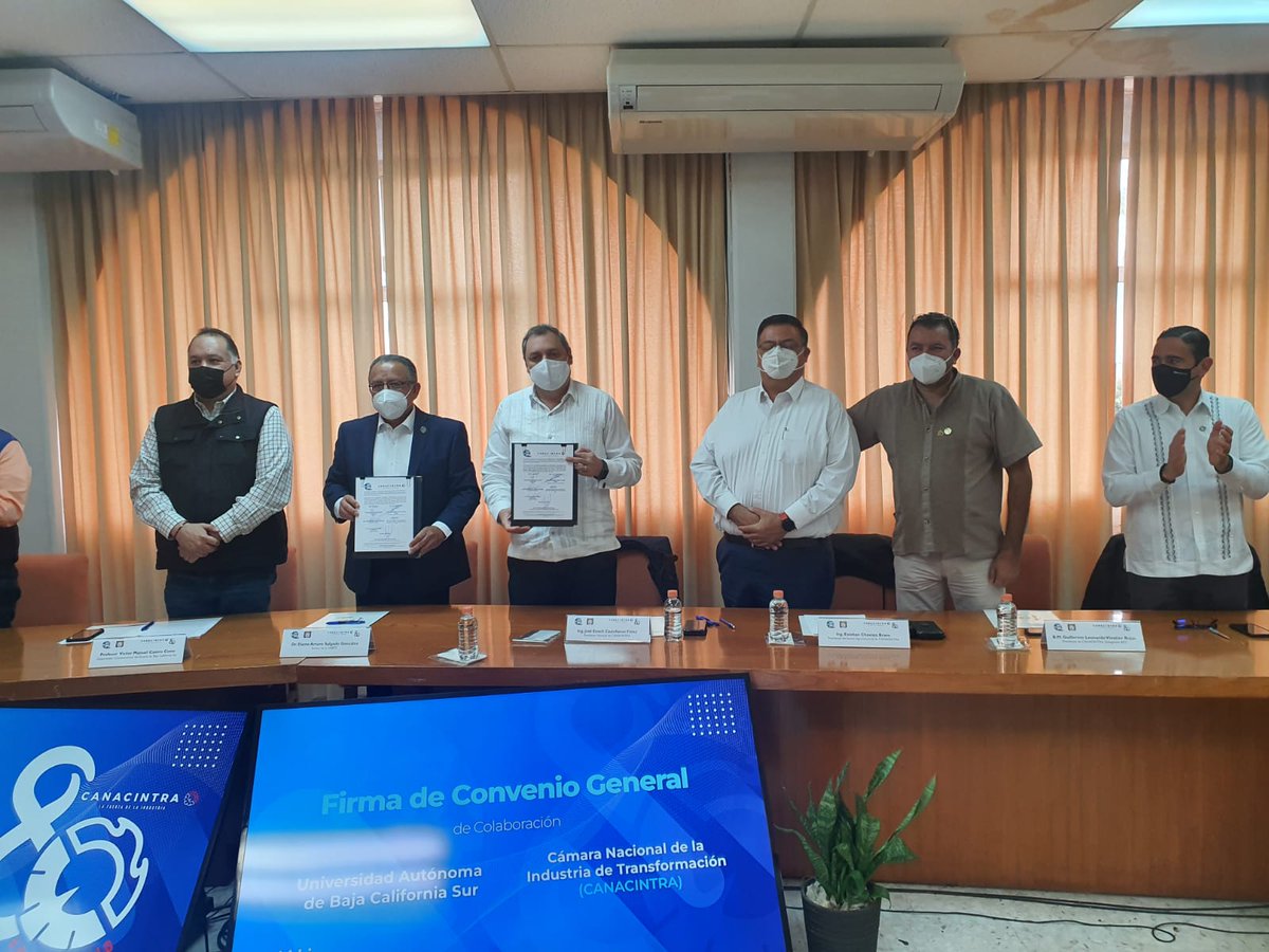 enoch_cfz's tweet photo. Esta tarde firme el convenio de colaboración entre #CANACINTRA y la @UABCSoficial cuyo objetivo es fortalecer el intercambio académico-empresarial, así como fomentar la incorporación de estudiantes y egresados de la Unidad Académica en las empresas afiliadas a la Cámara. https://t.co/dIJWJfbxgw