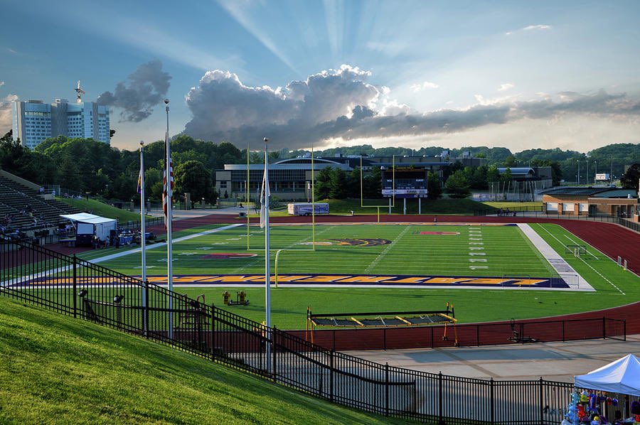 CarsonRClark10's tweet photo. I am honored to receive my first D1 offer from Western Illinois University! Thank you too @schaferwiu @HendricksonWIU @WIUfootball! @TomLoy247 @mattfreemanISD @IndianaPreps @matrixqb https://t.co/Nfpx4tArkn