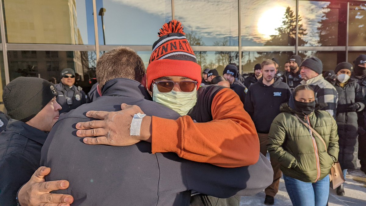 DRoseTV's tweet photo. There's no mistaking who @MilwaukeePolice Officer Herb Davis supports. For his release from @Froedtert after being shot yesterday, not only did he rock the hat, hoodie and pants, his family sported the #MPDStrong shirts with a #WhoDey flare for the @Bengals @WISN12News @WLWT https://t.co/G9RXIubkGR