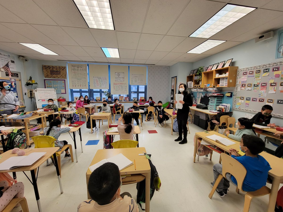 CMSandraUng's tweet photo. Today, I visited @PS244Q and spoke with Principal Groff and Devon Huang, President of CAPA. We discussed the need for increasing accessibility of services for our local community and met with students who wrote letters to me with their ideas for our community spaces. https://t.co/462E0mqo2I