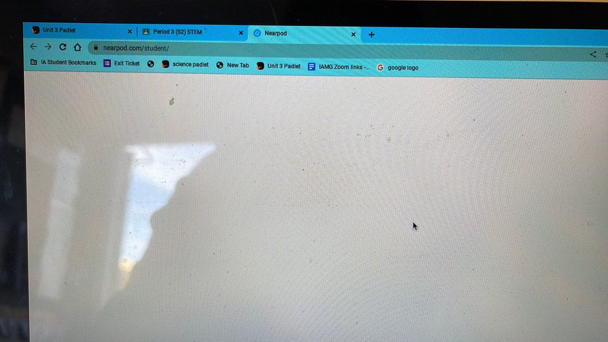 Jayphy's tweet photo. @nearpod Hi! I some students have trouble joining in for my class. A white screen showed up. What do I do? https://t.co/qZwqUoEQc4