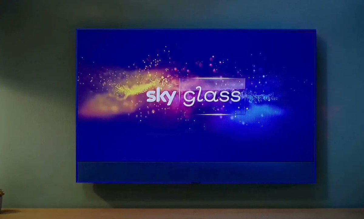 joncampling's tweet photo. Happy Friday...
Here's a couple of nice stills from my latest #SkyGlass #SkyTV commercial running in the UK on most channels π€ Whooop π€
So keep yr eyes peeled 4 the #WiseWizard π§ββοΈππ€©π This was a joy to work on under the direction of the legendary #michaelgracey π
#Actoring https://t.co/2w4t6SRGwg