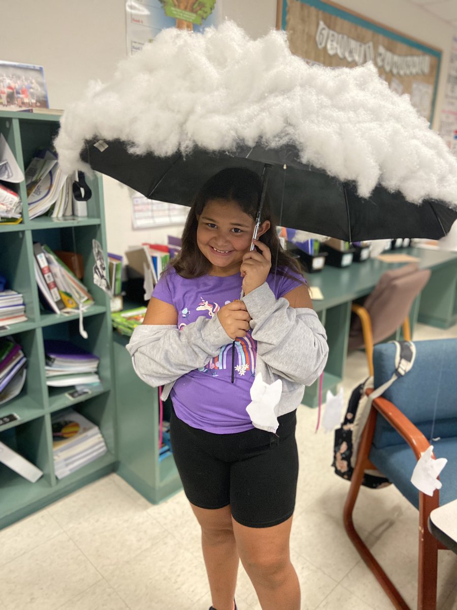 GoldenReadsLGE's tweet photo. More literacy parade fun.@collierschools @lgeseaturtles https://t.co/NSZdFVwoJZ