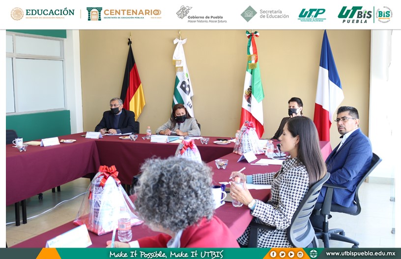 UTBISPuebla's tweet photo. La @UTBISPuebla y la @UTMetropolitana viven el proceso de Coevaluación del Modelo Bilingüe Internacional y Sustentable con el objetivo de compartir casos de éxito y buenas prácticas que permitan fortalecer la formación integral de los estudiantes.
#BISmodel #Coevaluation https://t.co/LYuv1MOUM7