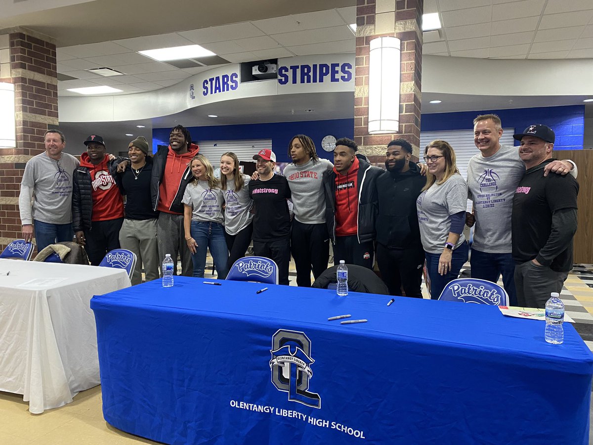 WhitneyAHarding's tweet photo. Members of the @OhioStateFB team came out to Olentangy Liberty tonight to support Natalie Gray — an 8th grader who has been battling brain cancer. The Buckeyes signed autographs with the money going to Natalie’s foundation for pediatric brain cancer. @nbc4i https://t.co/84jVkfcjjq