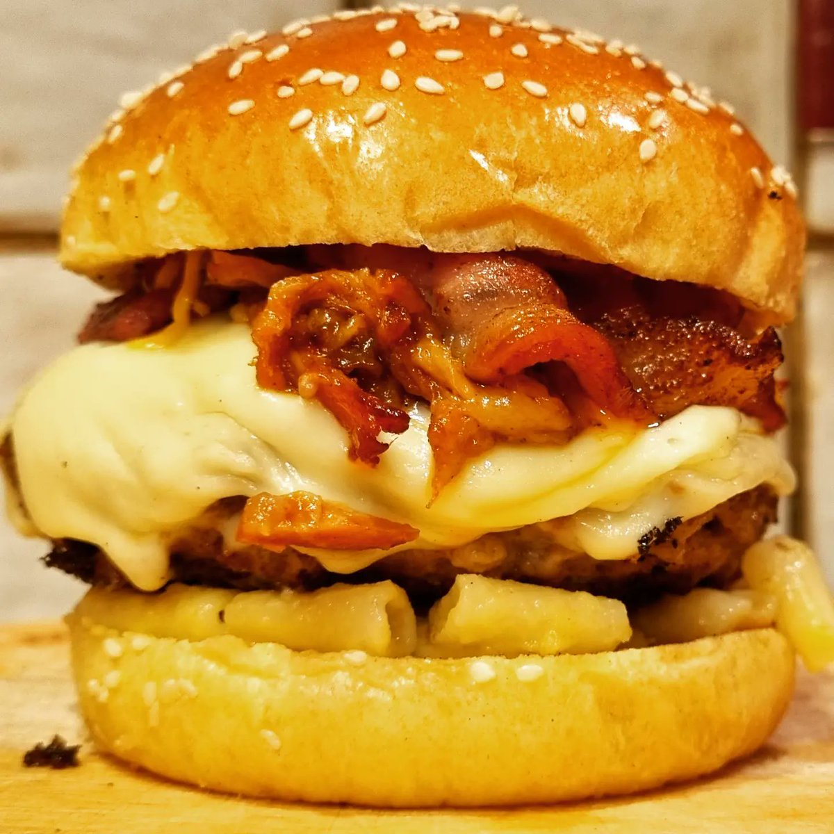 Bbq_Bake's tweet photo. 7oz handmade patty
Mac N Cheese
JD Honey Bbq pulled pork
Smoked bacon strips
Honey mustard mayo
On a toast brioche bun
The 'Jack the Lad Burger
From BbqBake π₯π₯π₯
#bbqbake #bbq #burger #jackthelad https://t.co/Rld9Y4GHHf