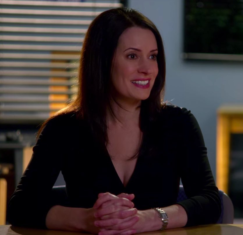 favlovescats's tweet photo. frankie dart from community is a they/she lesbian who loves cats! https://t.co/nSDF4RVRxY