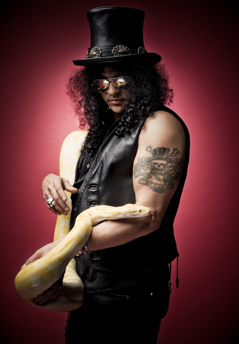 SlashArmy_ARG's tweet photo. Slash durante una sesión de fotos para Classic Rock Magazine en 2010 🤘🏻🎩
#slash @slash #rnfnr #slash2010 #slashandfriends #slashsolophotoshoot #photography #snake #photoshoot #magazine #classicrock #classicrockmagazine
📸: Travis Shinn https://t.co/RNXfXaKdYA
