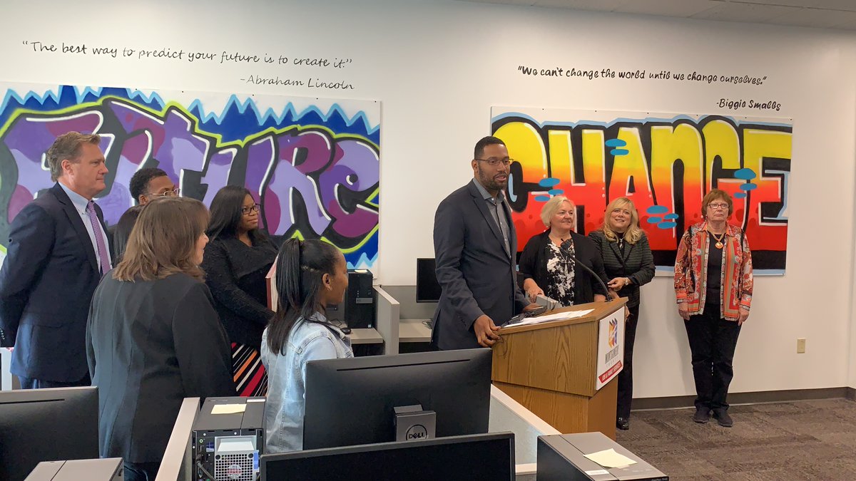 GethousedRuthie's tweet photo. Thank you, @RepMikeTurner for designing the Fostering Stable Housing Opportunities Act (FSHO) w/ #fosteryouth & alumni from #Ohio. #FSHO ends #homelessness & instead puts foster youth on a path to #economicsecurity & #selfsufficiency @Jamole_Callahan @Sunflower0fEden @NCHCWorg https://t.co/uk5tgFjeSz