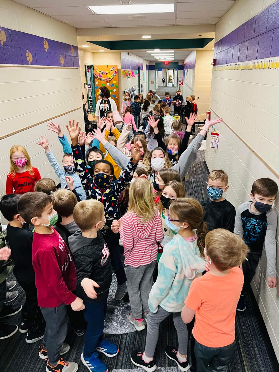 Nothing says Friday Fun like bubble wrap lining the floor during arrival and a First Grade bubble dance party! #NHFAWD #Leggeehasfunatwork @LeggeeLeopards <a href="/d158/">CSD 158</a> #Team158 #choosehappy