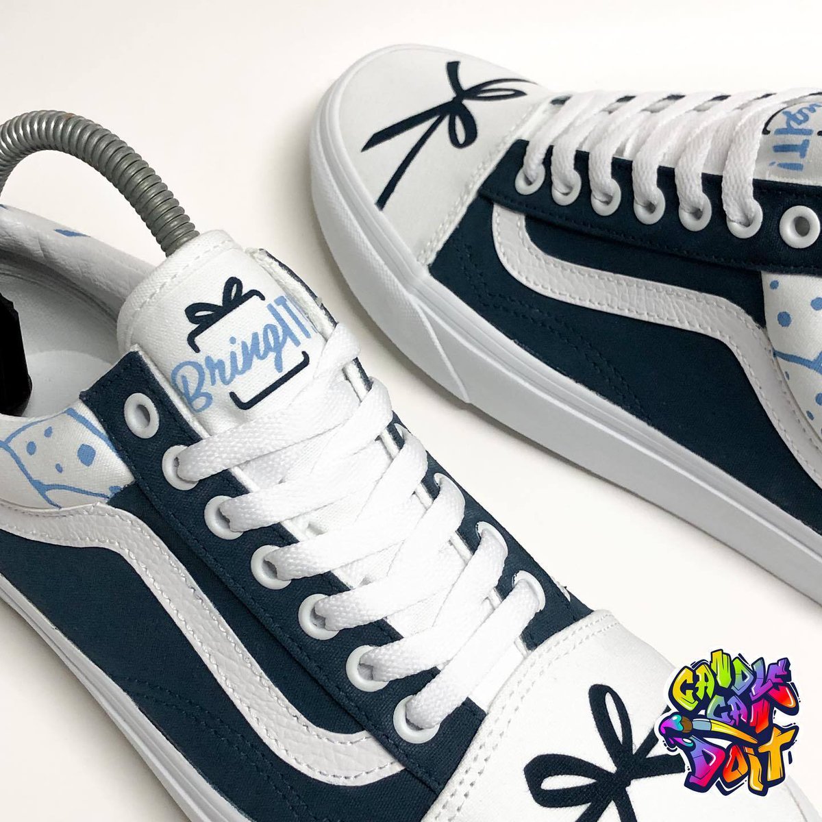 tiffstreats's tweet photo. This is one sweet pair of Vans 😎 #TiffsTreats 

📸@candlecandoit https://t.co/wFylY98df0