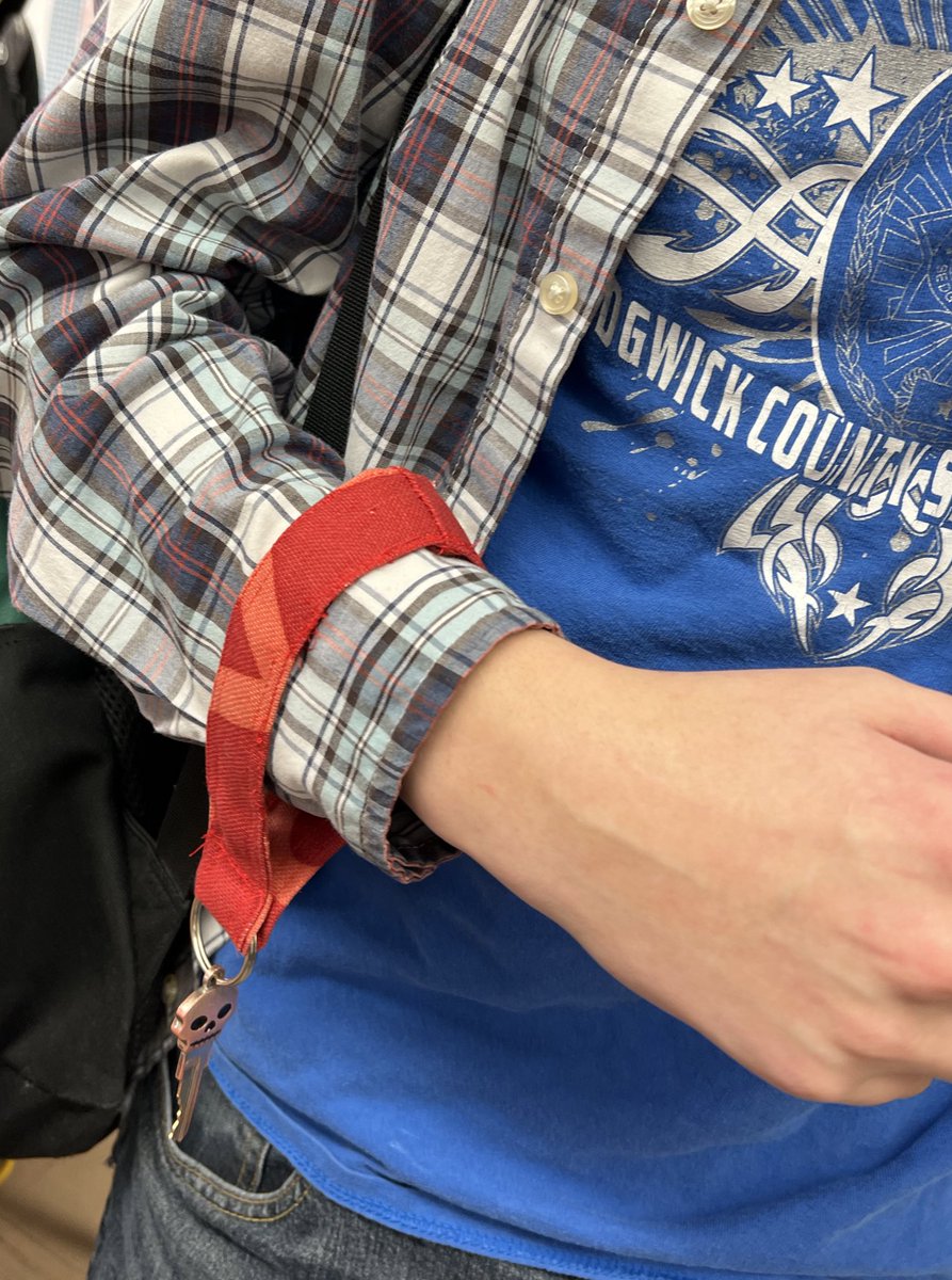 It’s a busy Friday afternoon in the apparel lab🪡🧵📍Keyring wristlets, lanyards, and more scrunchies. #HeightsApparel #sewingisstem