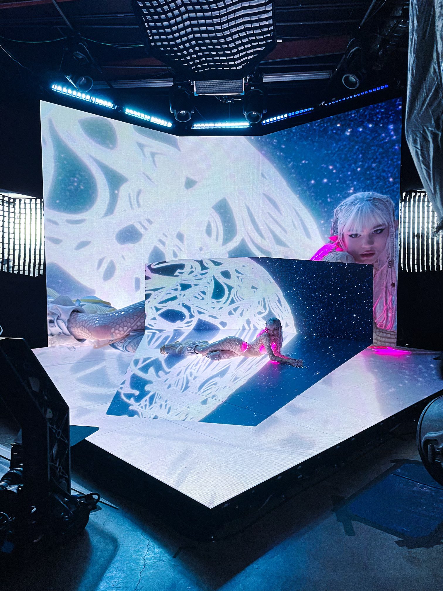 FKOVP14WQAIqn6v?format=jpg&name=large