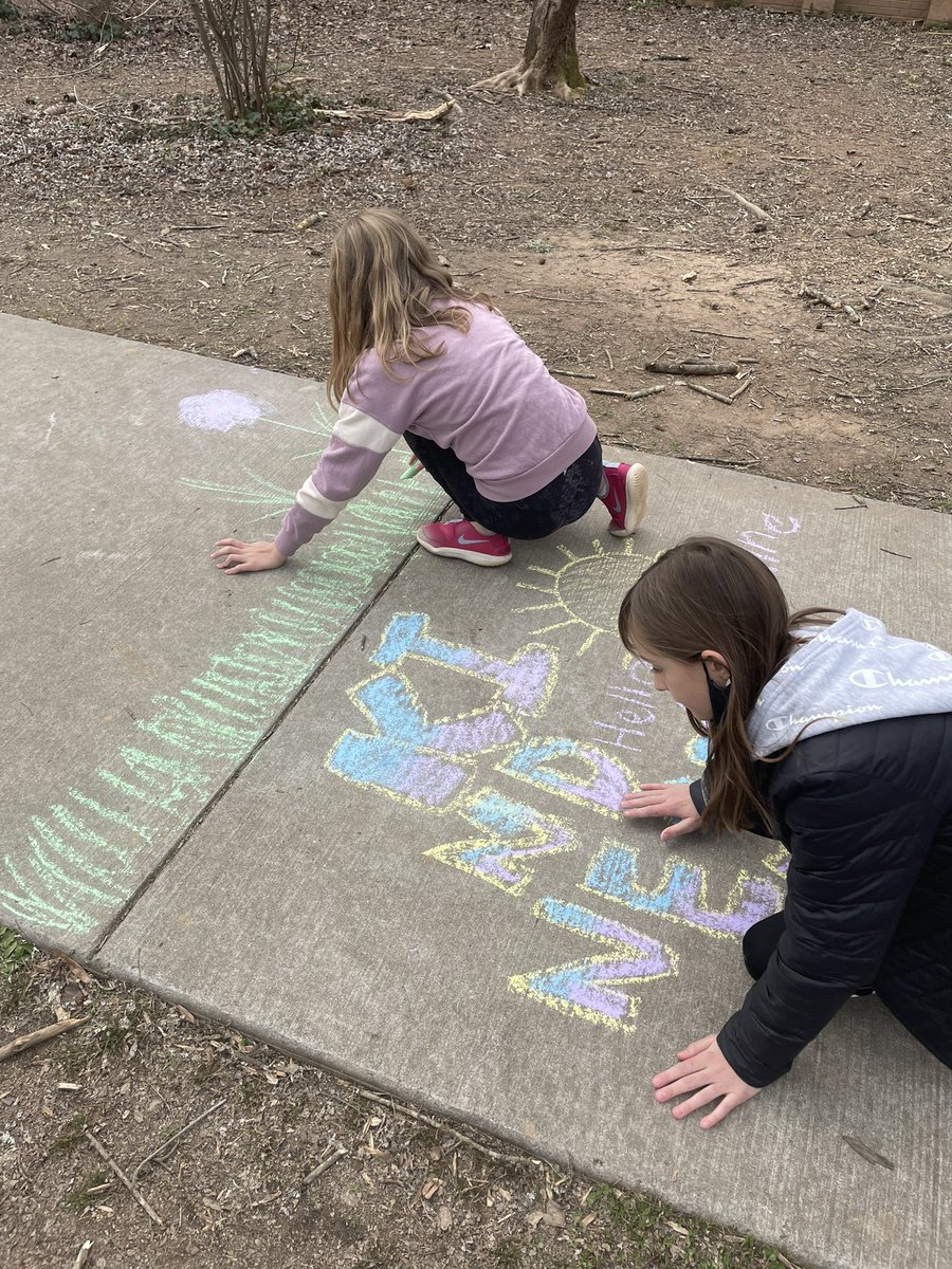 It was COLD, but these 5th graders were excited to spread some kindness with sidewalk chalk. <a href="/MPE_Mustangs/">Mountain Park ES</a> @BTV_of_Change #WeBeforeMeAtMPE