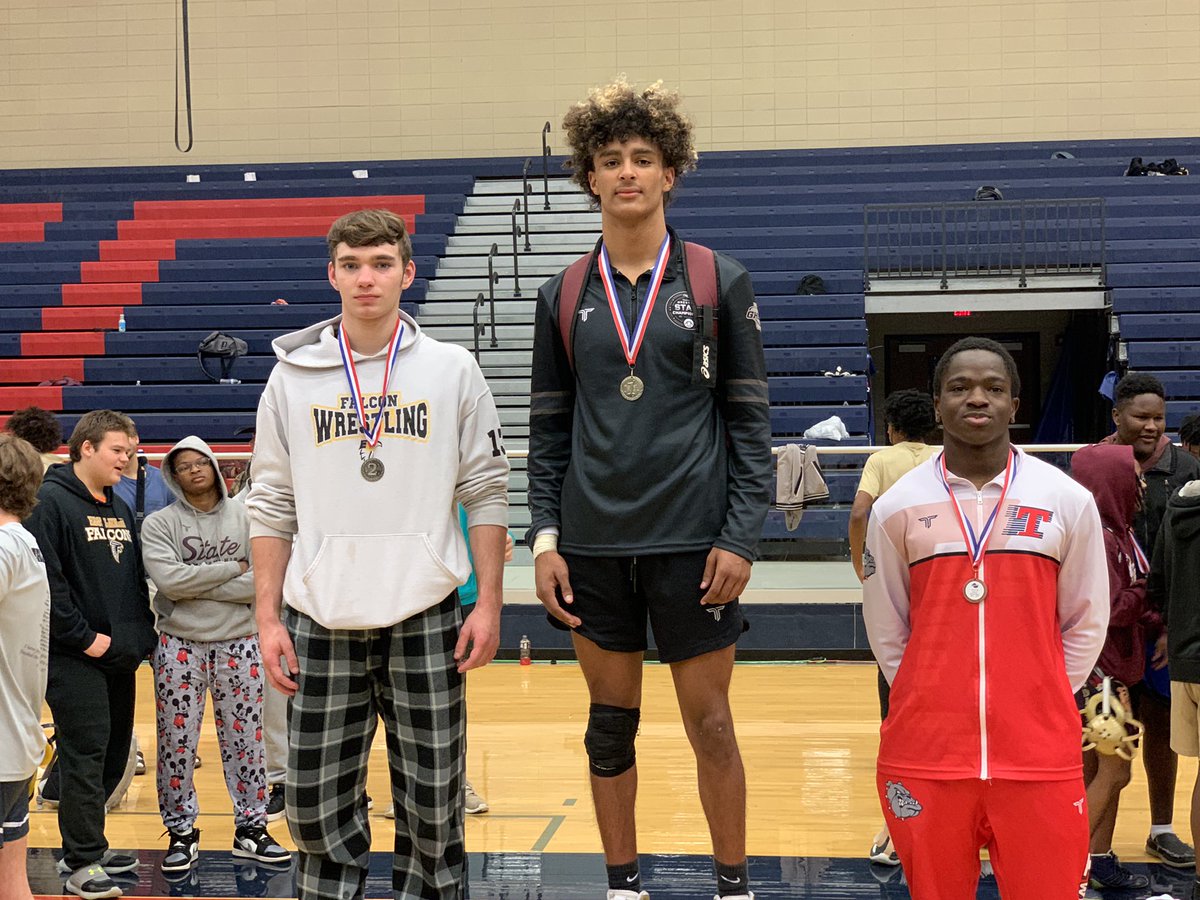 RayCorbett624's tweet photo. 2AA Traditional Regional Champion ( 152 lb) and fellow senior wrestlers https://t.co/NdrjnsnasA