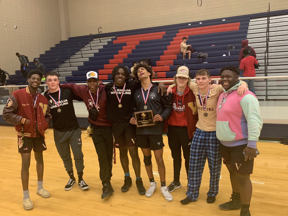 RayCorbett624's tweet photo. 2AA Traditional Regional Champion ( 152 lb) and fellow senior wrestlers https://t.co/NdrjnsnasA