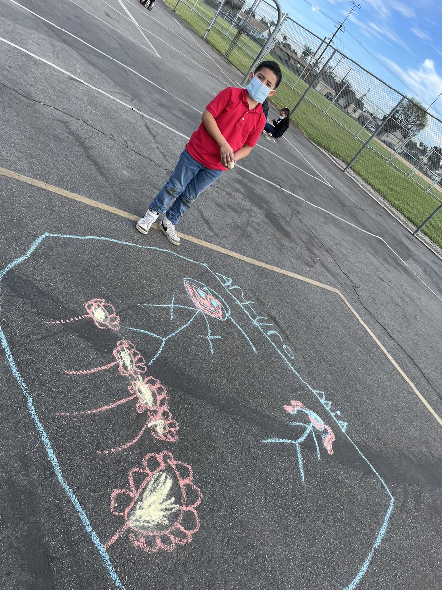 MrsRentEst's tweet photo. Our @PBIS Monthly Celebration was #ChalkDay! Our 🦅 enjoyed chalk more than we expected! 😍We love creating these beautiful memories with our kiddos! ❤️ 🎨 #RiveraRocks @ElRanchoSchools https://t.co/QXQCO8EEod