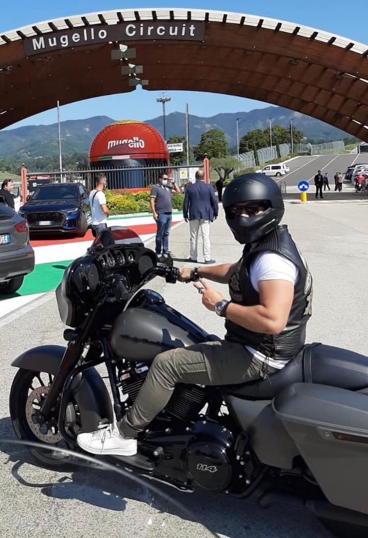 MichaelLeopizzi's tweet photo. who wants to have a race with me? #harleydavidson #harleystreetglide https://t.co/1KjtuUGlbn