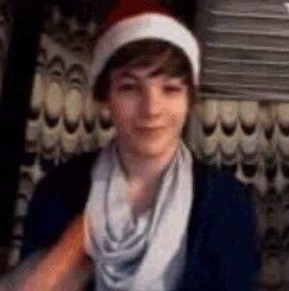 plxas7ic's tweet photo. (cuarenta y tres) carrots

I vote #Louies for #BestFanArmy at the #iHeartAwards https://t.co/vKUmZVFq5g
