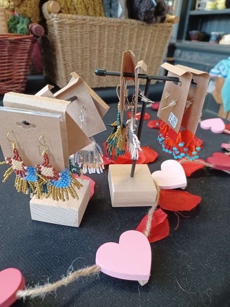 EWMASTORE's tweet photo. Chilean beadwork by Lorena. Fun & funky dangers for your lobes πππ
#EWMASTORE #beadwork #beadworkforsale #beadworkjewelry #chilean #supportlocal #WomensArt #supportartists #shopsmallbusiness https://t.co/s7Ghg0pIpT