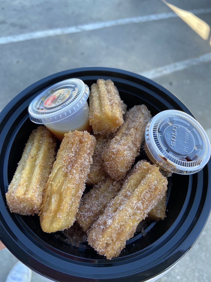 DrAguayo2020's tweet image. End of the day treat for the faculty! Café Azteca stopped by with their delicious lattes and churros!! #WeHaveTheBestPrincipal @SAISDGraebner