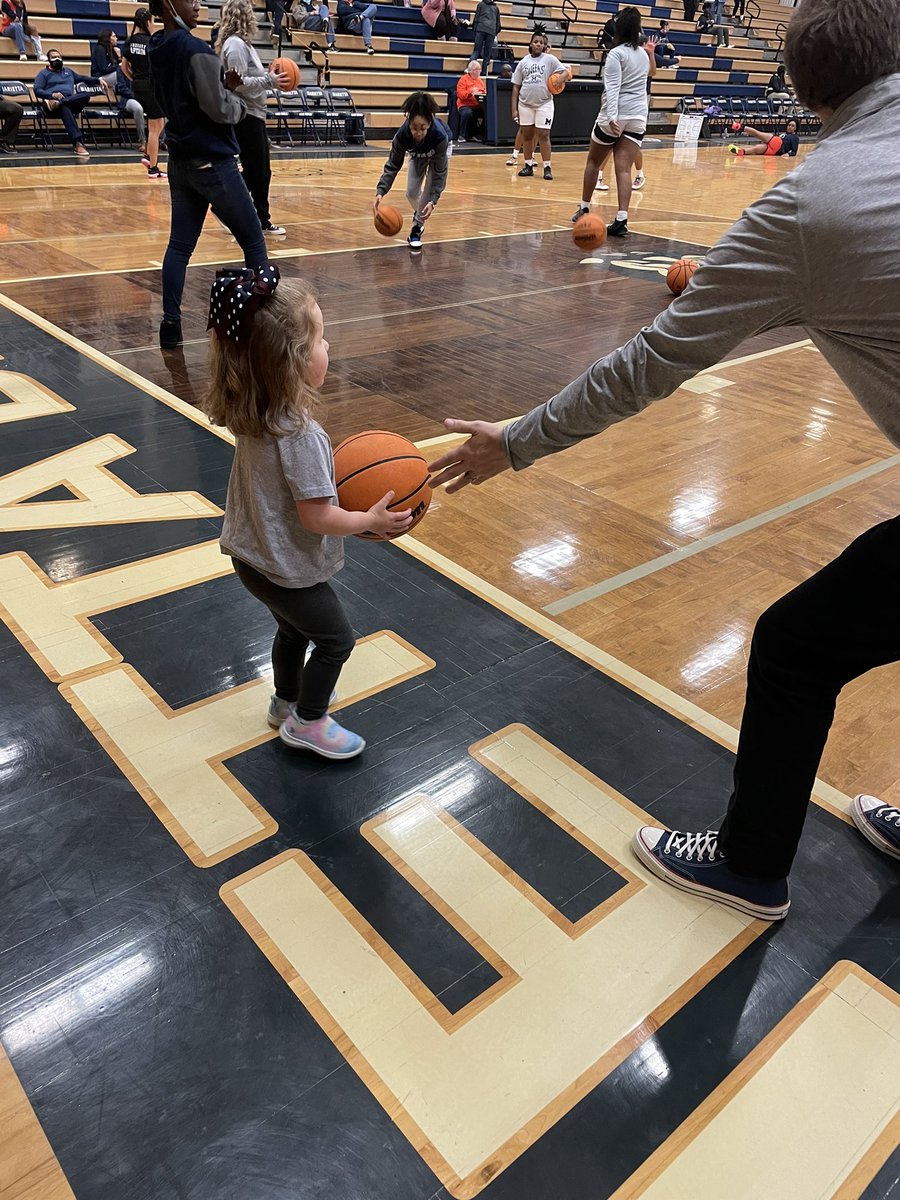 Thank you SO much <a href="/HoopCoachDeWitt/">Coach DeWitt</a> for letting this future bballer help you warm up! She loved every second. And <a href="/MakayahMj/">MaKayah “MJ” Harris</a>, you have a new fan for life. She couldn’t stop talking about how she wanted to be like the pretty girl with red hair 🏀