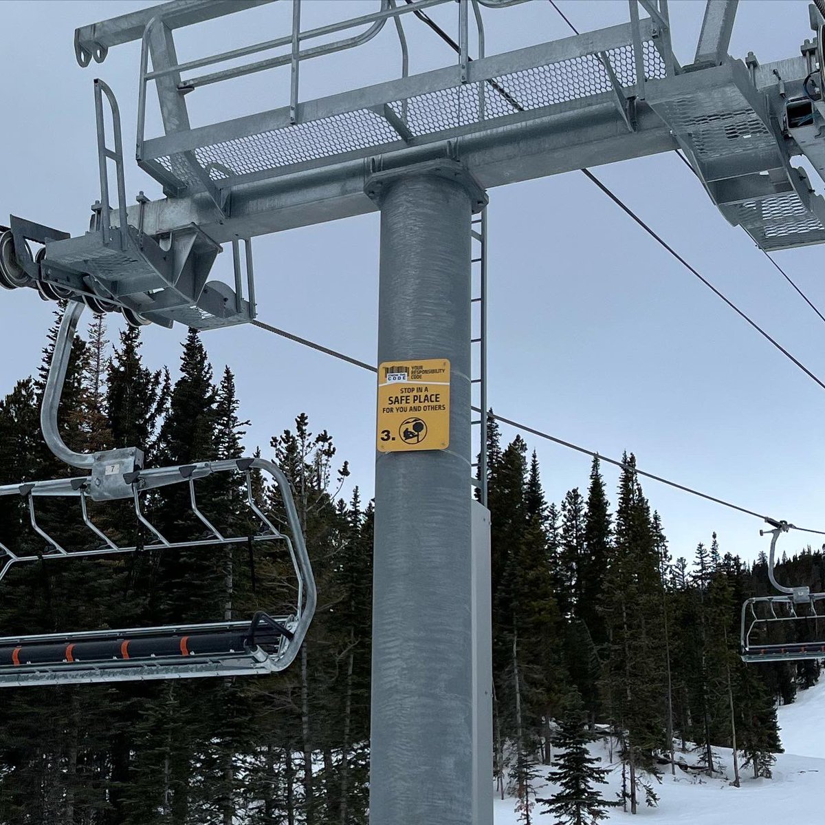 NSAA_org's tweet photo. Thinkin’ about @eldoramtnresort ’s #KnowTheCode signage on their chairlift towers as we celebrate #LiftSafety and #YourResponsibilityCode 👏🚡😍
The signs are much larger than photos make it seem especially when they’re taken them from the far side of the chair while moving 📸 https://t.co/7YLQNraljz