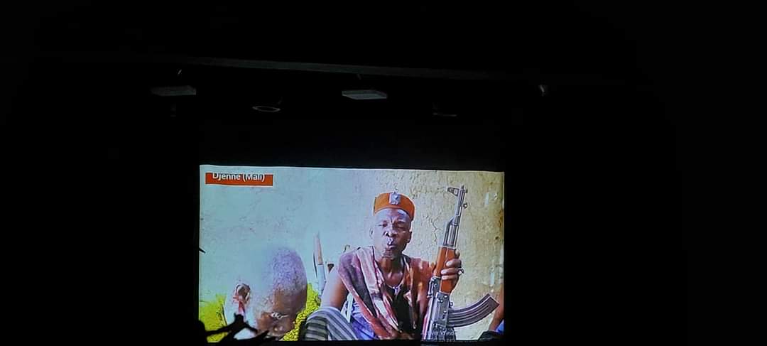 Le film #Ogossagou témoigne d'une barbarie sans limite. Il met à nu l'irresponsabilité, la culpabilité d'un État qui a failli à sécuriser sa population. Le documentaire est un archivage des pages noires de notre histoire commune récente.

Félicitations <a href="/ayoubasow/">Sow Ayouba</a>