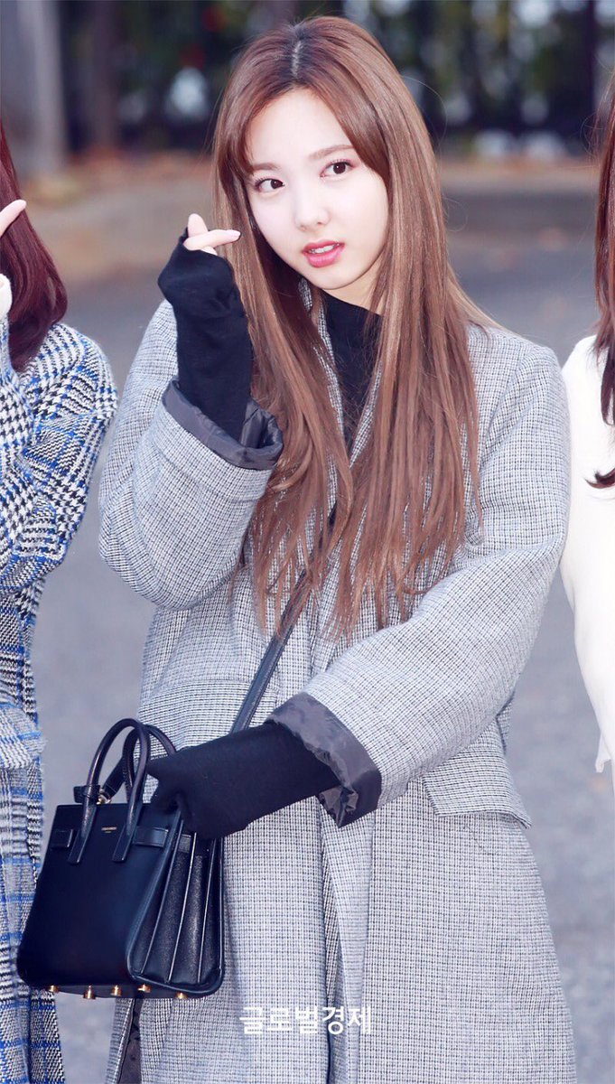 TWINYtwt's tweet photo. ꕤ     🍭    𝗨𝗣𝗗𝝠𝗧𝗘   ﹏   ࣭͘    E⃗/𝘃𝗲𝗻𝘁       ✧   ㅤ ꜥㅤ@ _ 𝔸𝕝𝕖𝕩﹕ #𝔹LUE一ナミ𝔻𝙰𝚈 #𝔸ℒove𝒫oem 

Desde ya le estoy haciendo corazoncitos a esta nena esperando robarle unas sonrisas, lo harás genial, mucha suerte y felicidades 💗🌷 https://t.co/Ijj0i0iqrh