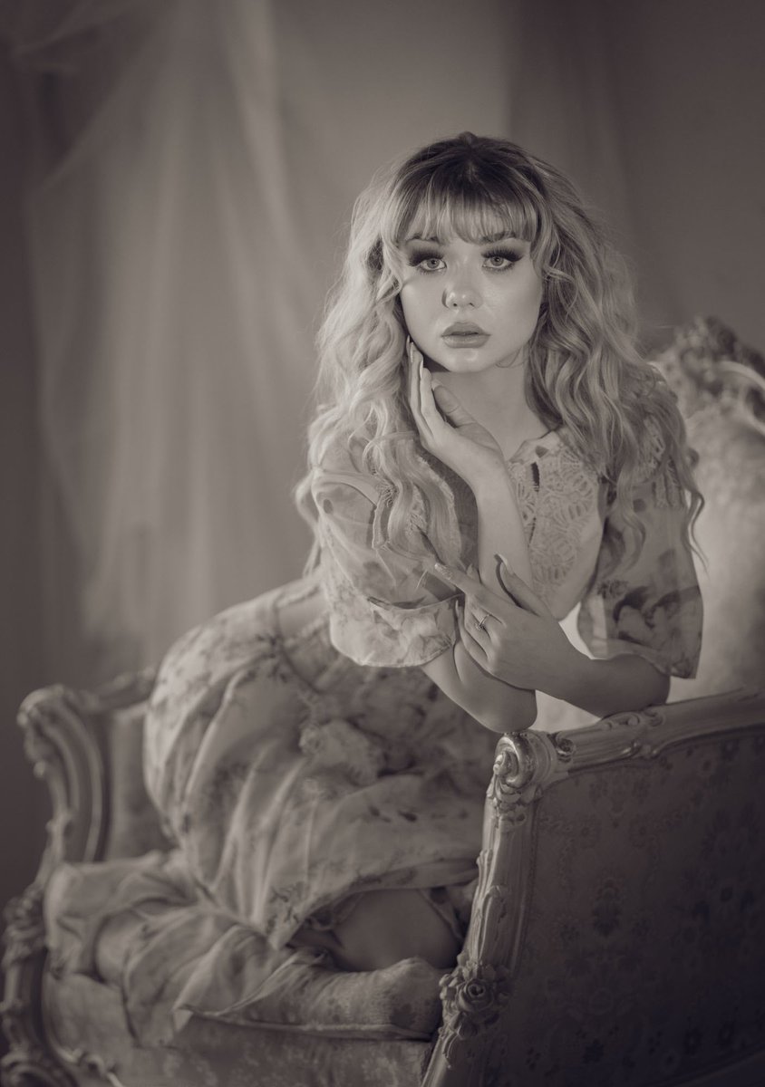 craigminielly's tweet photo. Headshot session w/ a touch of Old Hollywood style, with actor Madison Rice. Gotta love crop choices from #nikonz9 and my 105mm F 1.4 #bcfilm #vancouverphotographer #unitstills #craigonset #gallery https://t.co/RBAU3sDikB